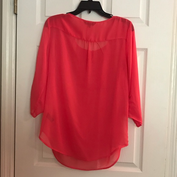 Express Size Medium Lightweight Blouse - Picture 2 of 4